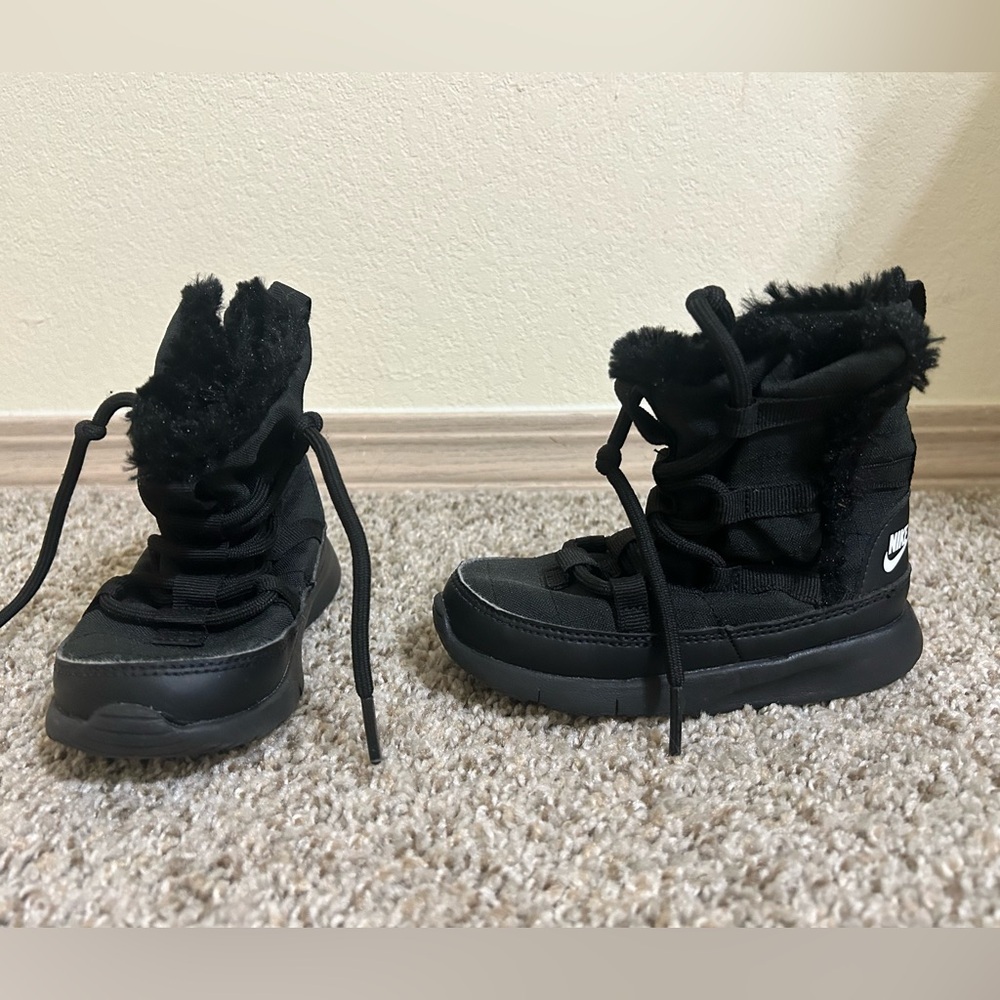 Toddler Nike Venture Black Fur Boot Unisex Size 8C Lace Up Outdoor Winter Snow